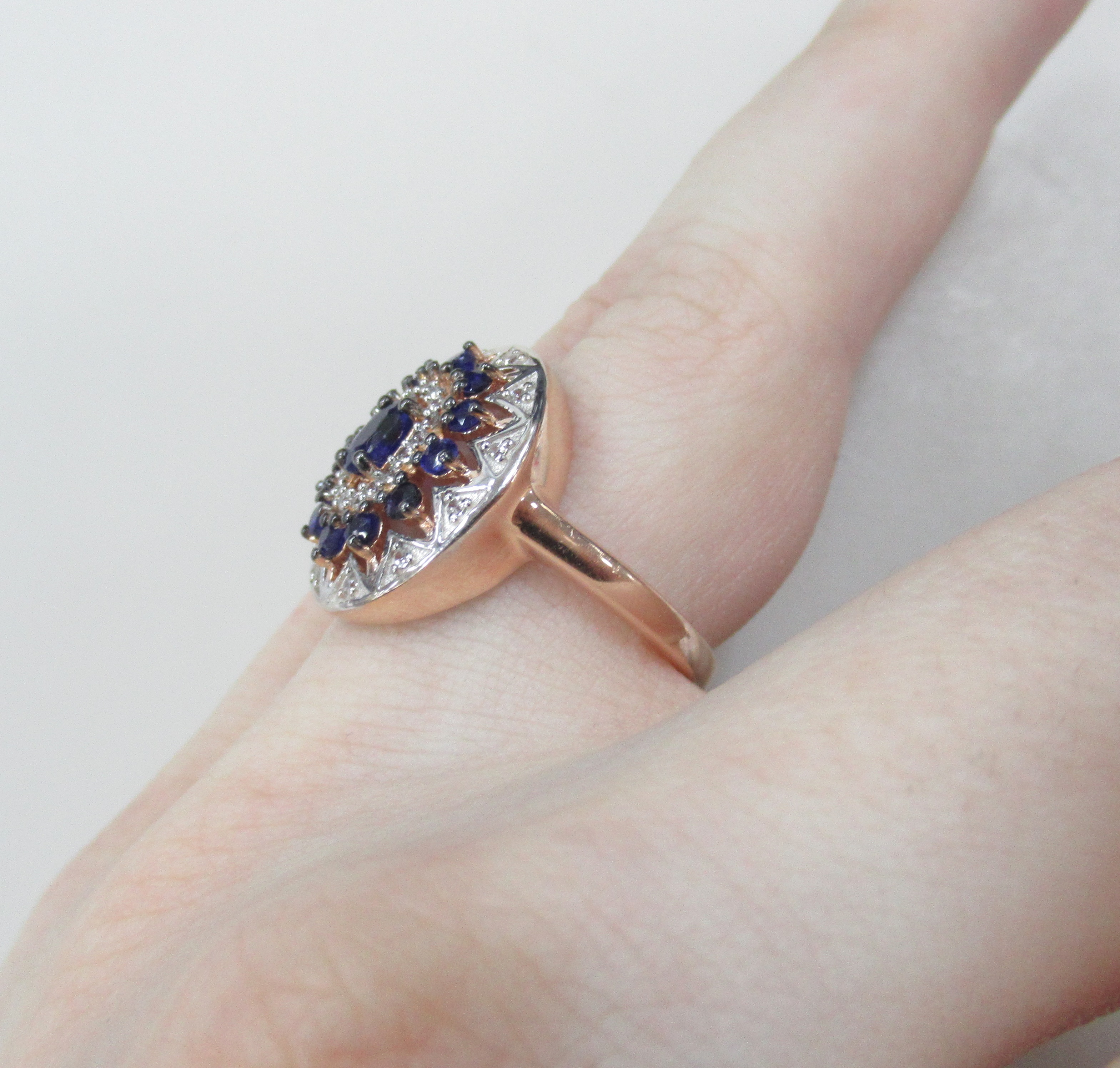 Серебряное кольцо с сапфирами